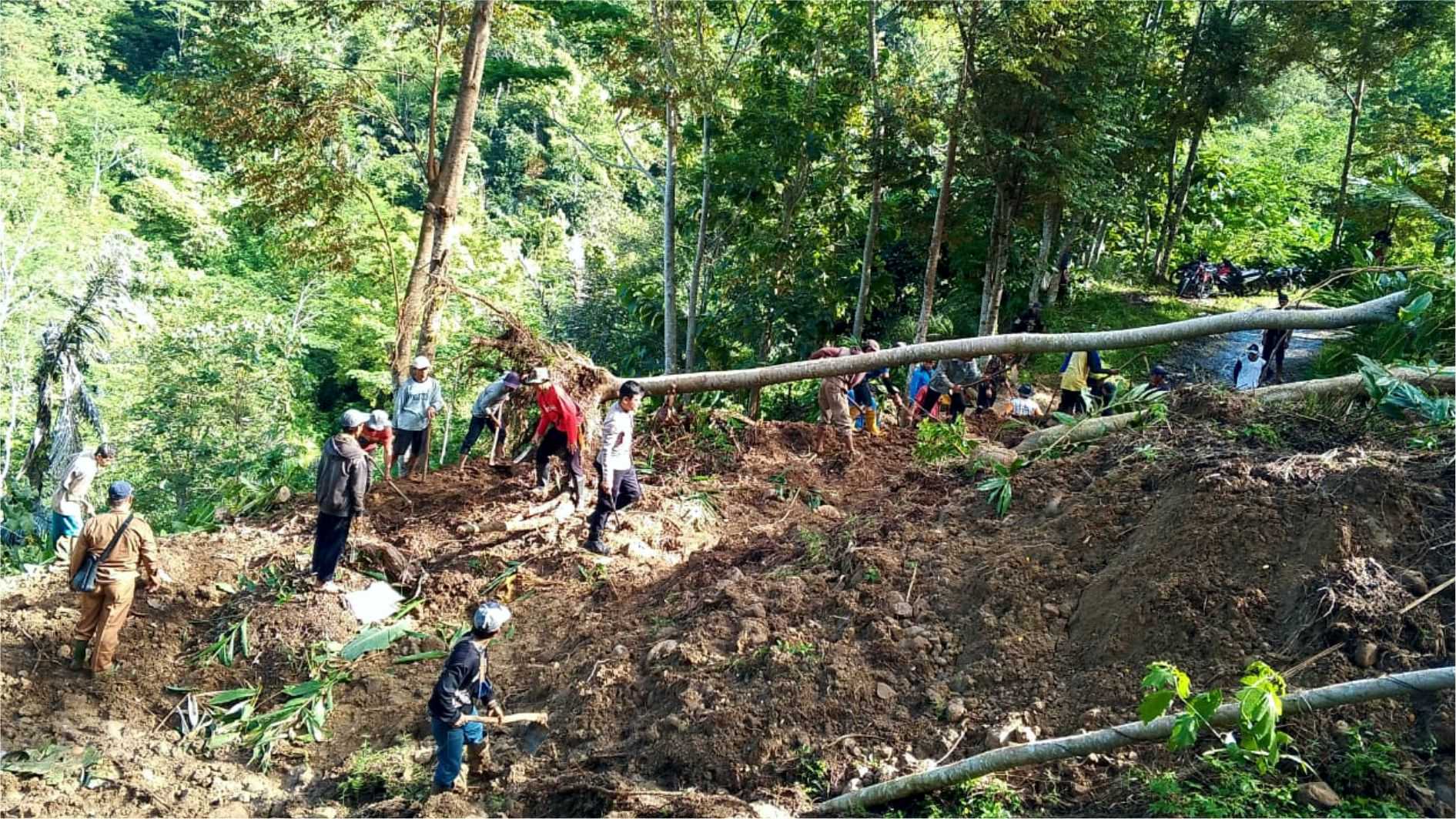 Akses Jalan Terputus dan Irigasi Tersumbat Pasca Hujan Lebat yang Mengguyur Bungbulang Garut